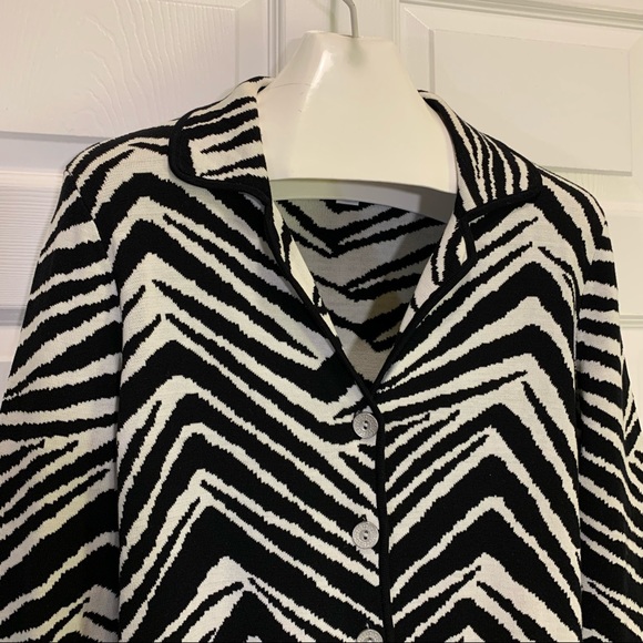 Chico’s Black & White Sweater Cardigan Size 0 (S) - Picture 2 of 10